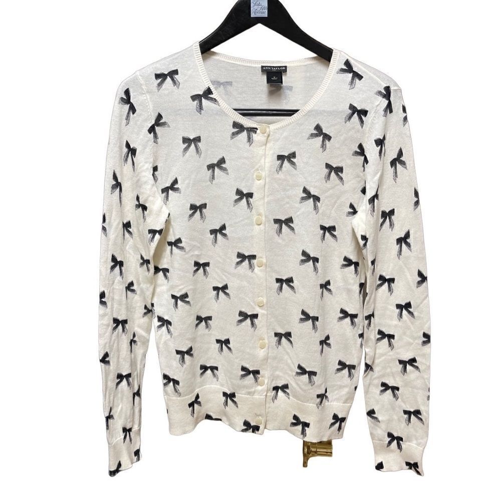 🌟 Ann Taylor 🌟Bow Print White Sweater